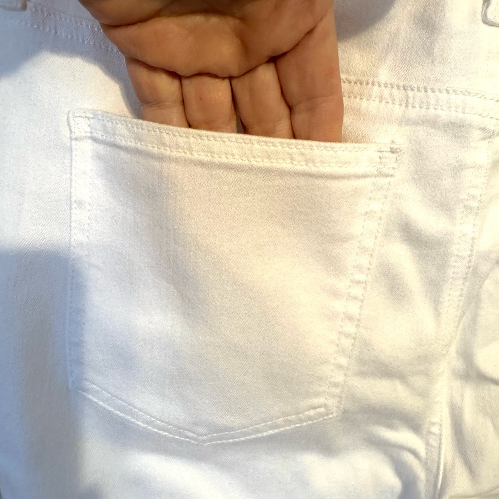 NWT RET: $95    Chico's White Jeans SKINNY/CROP SUMMER    SIZE: 8      Bin#7 - Picture 7 of 14